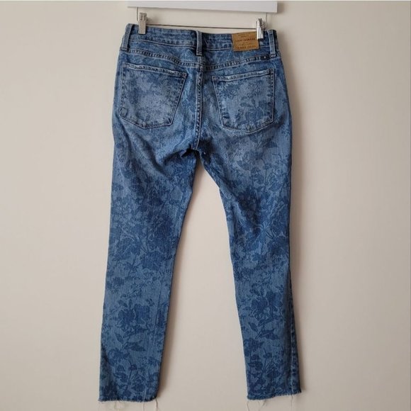 LUCKY Brand Lolita Mid Rise Skinny Jeans All Over Floral Acid Wash Size 2 / 26 - Picture 4 of 13